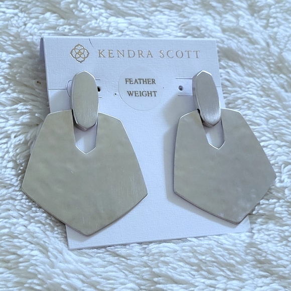 Kendra Scott "Finch" Drop Earrings in Rhodium🤍 - Picture 6 of 16